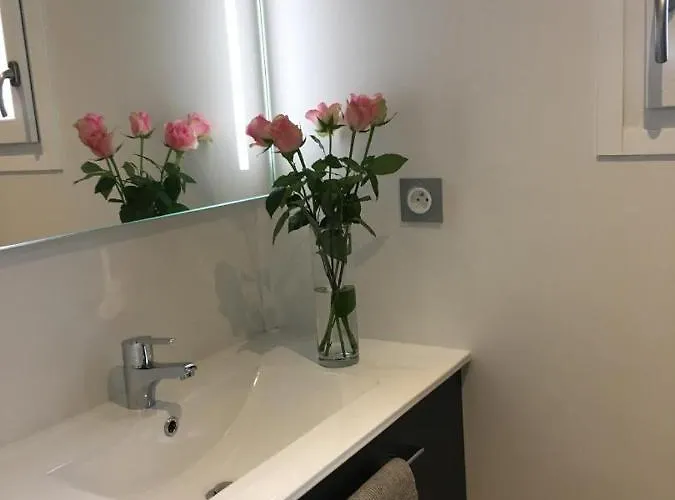 Granny La Vallee Des Noyers Lhommaize